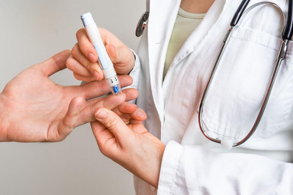 Diabetes descontrolado pode comprometer a saúde dos ossos